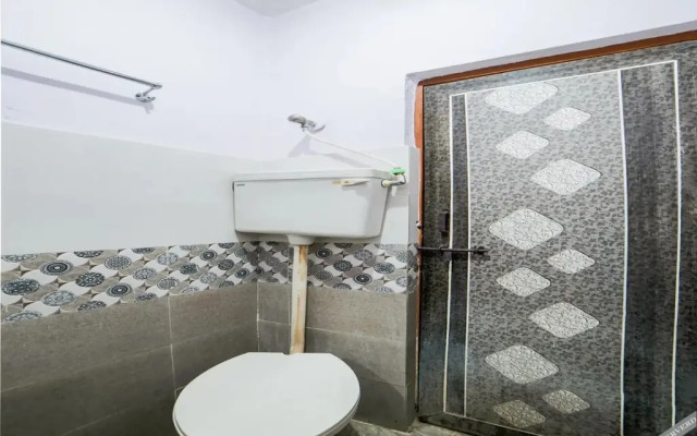 Sree Radha Lodge by OYO Rooms