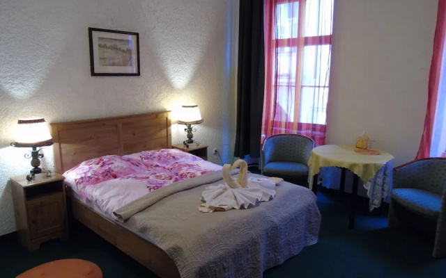 Grand Luxury Hotel