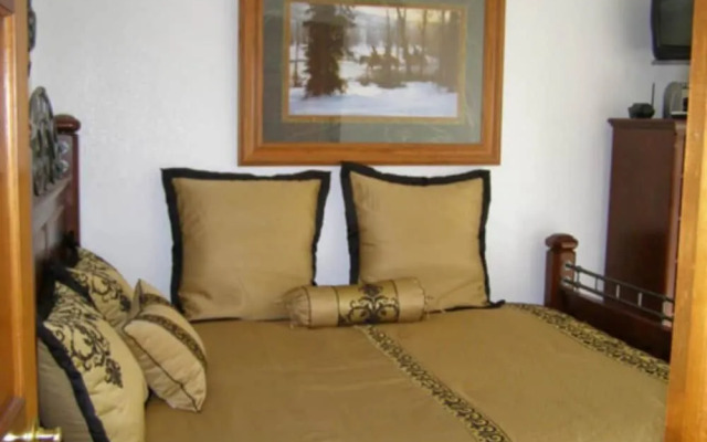 Tavares Inn