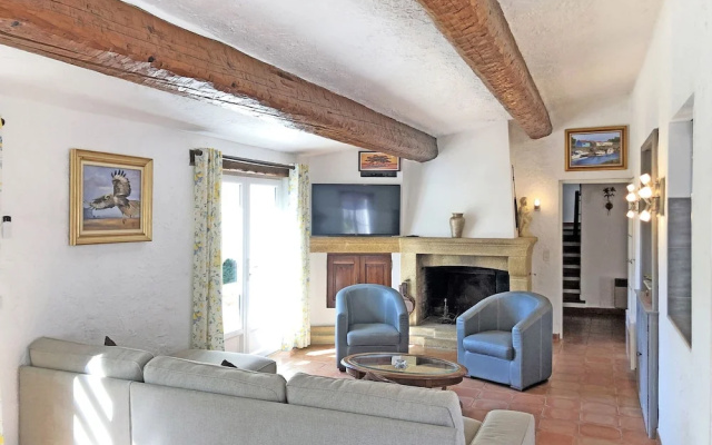 Characteristic Villa a Short Distance From Sainte-maxime and Saint-tropez