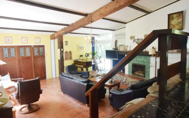 Charming Holiday Home Near River in Vallon-Pont-D'Arc