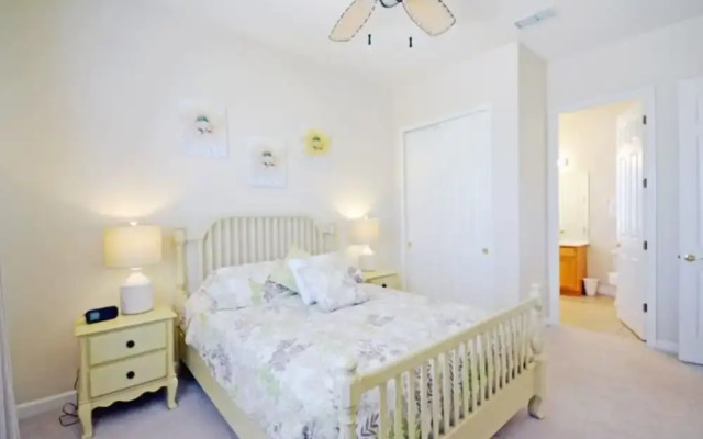 Reunion Retreat 3 Bedroom Home by RedAwning