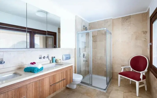Korsan Kuzey-stunning 5bed Private Beach Platform