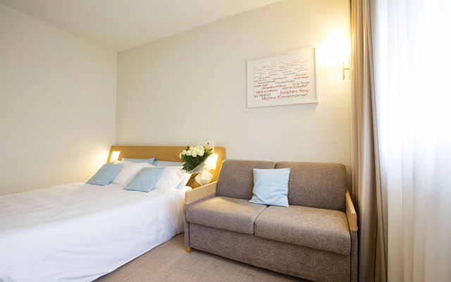 Living Place Hotel