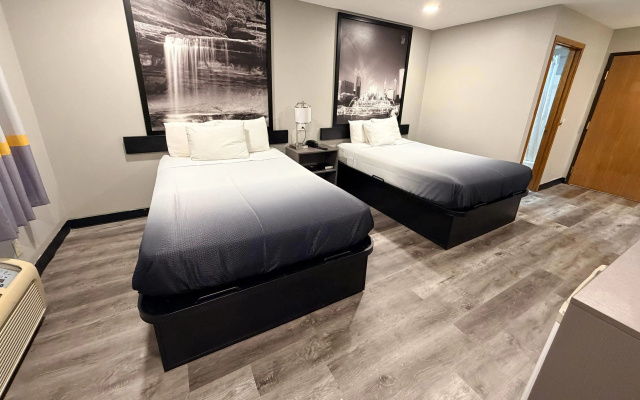 Super 8 by Wyndham Macomb