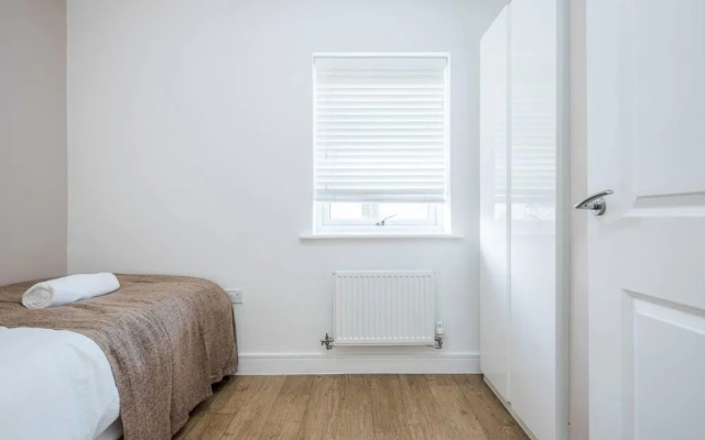 tms Cheerful 5bdr House! Thurrock! Free Parking!