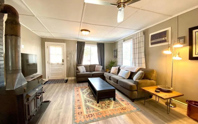 Adorable Bungalow Near Downtown Loveland!