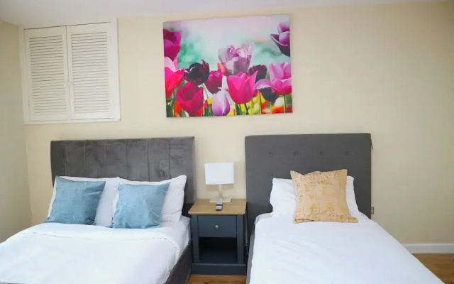 Tranent Bridge House - 6 Bedroom Retreat