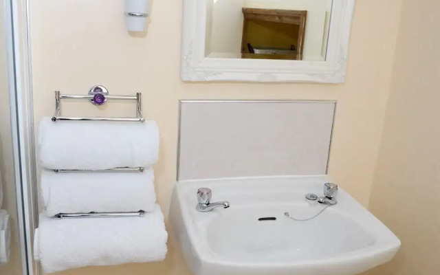 Pinewood Guest House