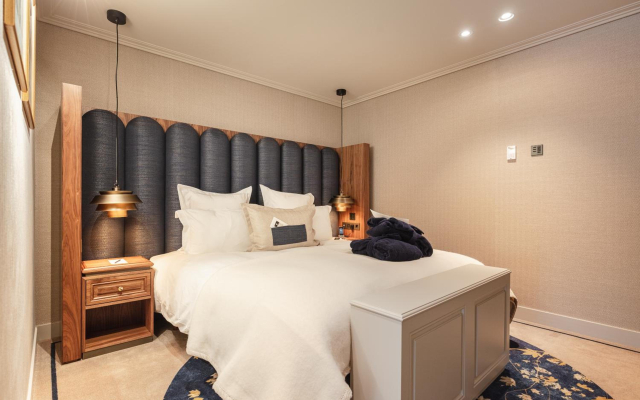 Hotel 717