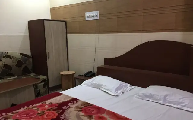 Hotel Ram Saroj Palace