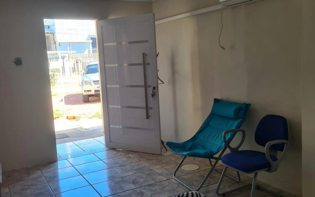 Kitnet casal e apartamento com lareira e vista jardim