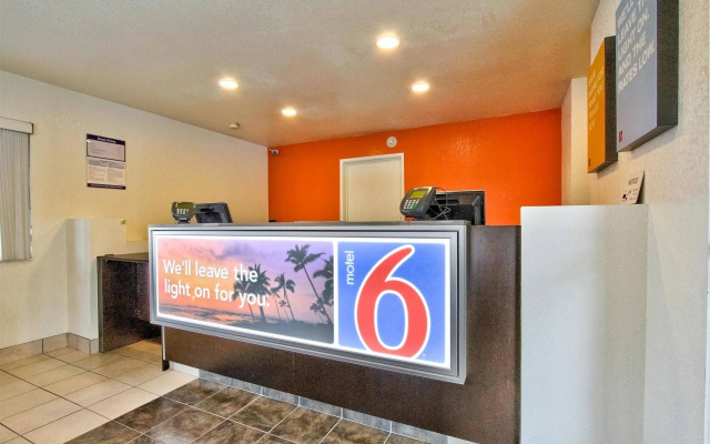 Motel 6 Monterey, CA