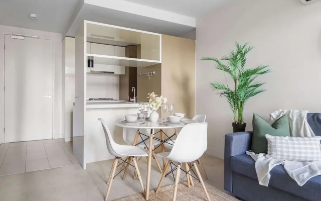 Serene 2BR Apartment in the Heart of Melbourne