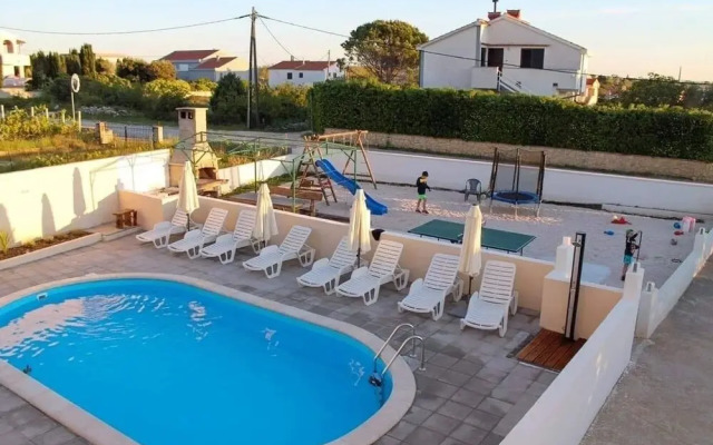 Nenad - With Pool - SA3
