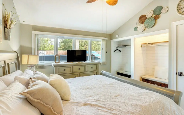 Vermilion River Home w/ Hot Tub & Private Dock!