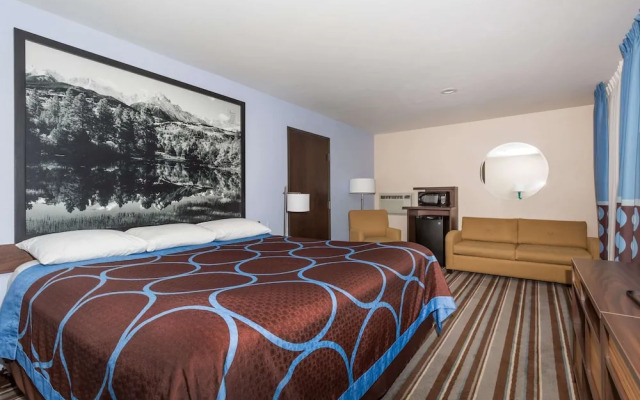 Super 8 By Wyndham Longmont/Twin Peaks