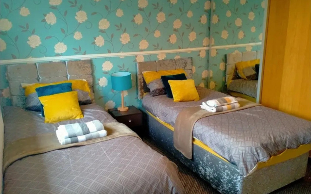 The Nest, an Immaculate 3-bed House in Walsall