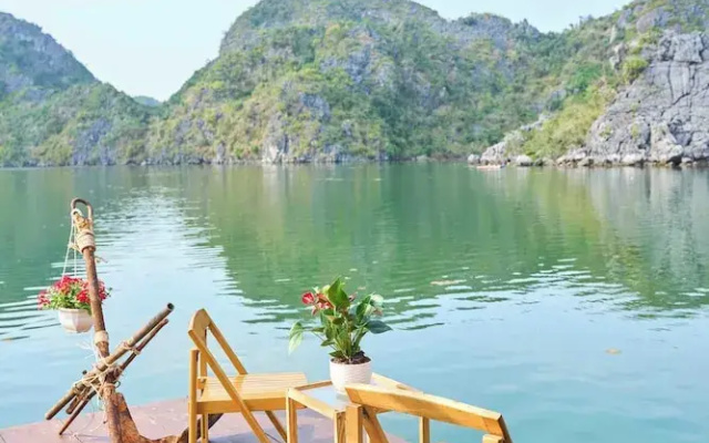 Lan Ha Floating Homestay