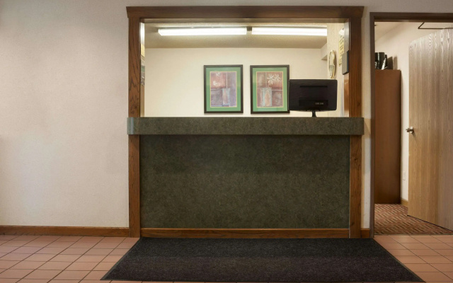 Super 8 by Wyndham Peoria