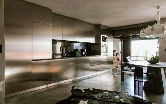 Luxury Waterfront Loft With Panoramic Views