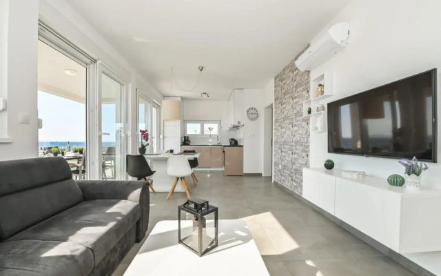 Funtastic C Apartments for 12, Private & Heated Pool