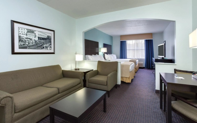 Holiday Inn Express Suites Plant City by IHG