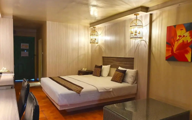 The Montana Lodge-Sathorn