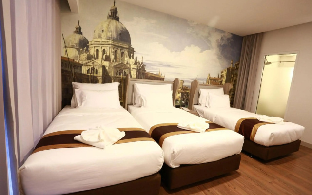 Bright Hotel