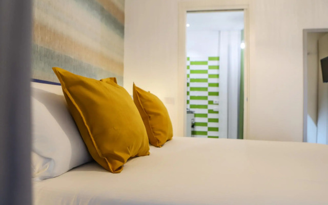 Mira Naples Apartment II
