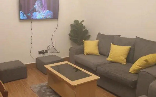 Lovely 2 and 1 bedroom guest units Karen