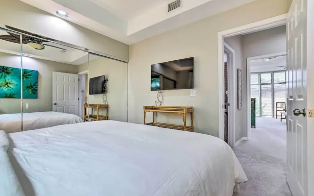 Bright & Airy Lahaina Condo - Walk to Beach!