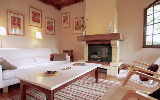 Lovely Villa in La Coquille with Swimming Pool