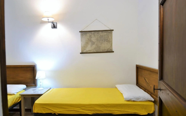 Pleasant holiday home in Mantignana with private terrace