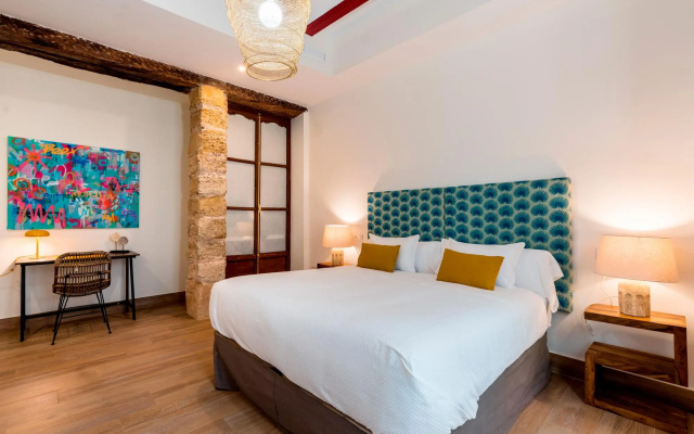 Magnificent 4 Bedroom Apartment in Cadiz Center San Antonio V