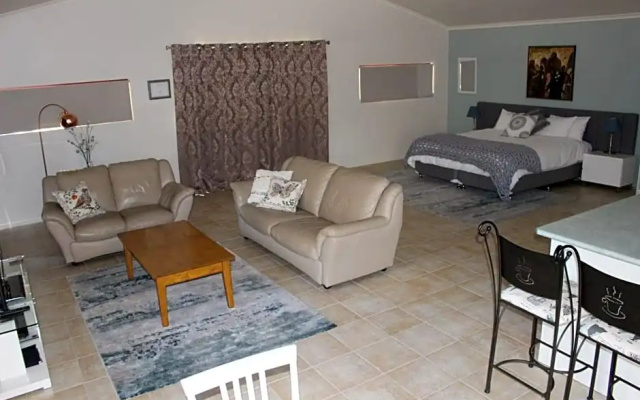Granite Gardens Cottages & Lake Retreat