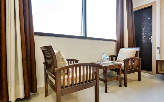 Oyo 60737 Hotel Purple Residency