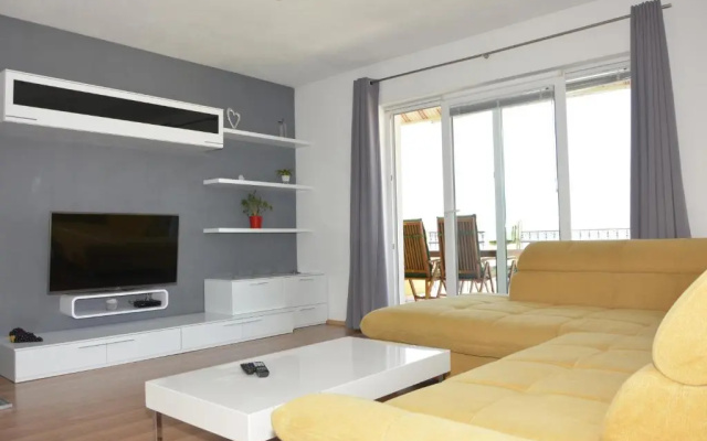 Maro Apartments