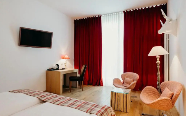 Hotel Crystal
