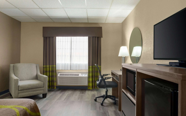Super 8 by Wyndham Gainesville TX