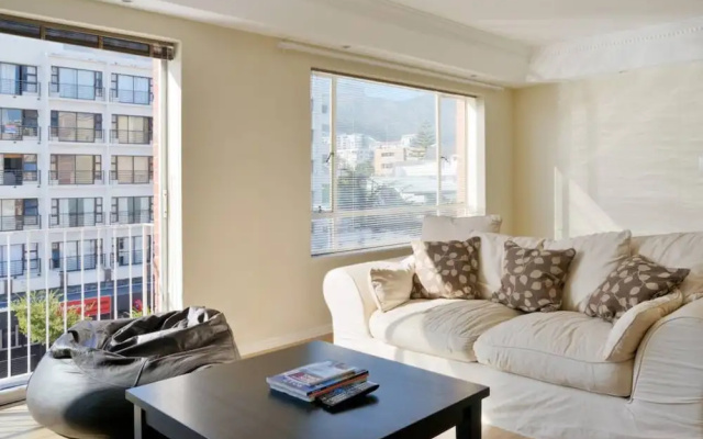 Cozy Beachfront Sea Point Apartments