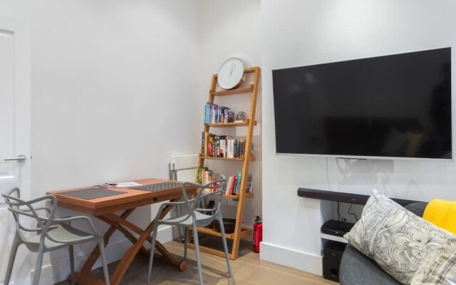 Modern stylish and luxurious 1 bed flat