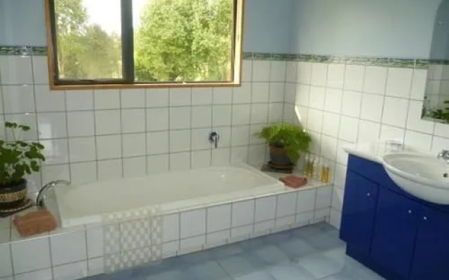 Ribbonwood Retreat B & B