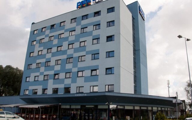 Отель Green Park Hotel Klaipeda Литва, Клайпеда - 7 отзывов об отеле, цены и фото номеров - забронировать отель Green Park Hotel Klaipeda онлайн вид на фасад