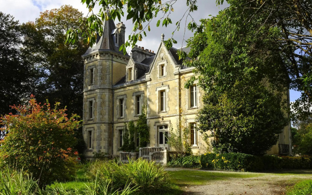 Semi-detached House in the Castle Park, Benodet