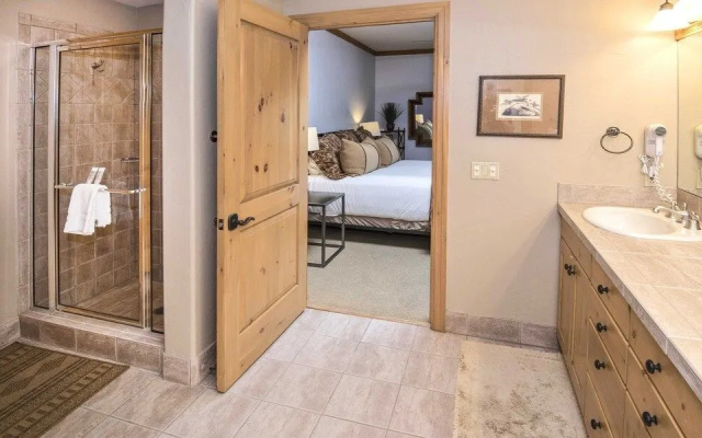 Alpine Club 2 Bedroom Condo by RedAwning