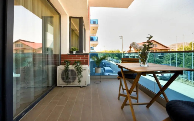 SUGAR RUSH - Modern 1BR Apt with Balcony
