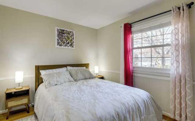 Convenient + Cozy! Apartment in DC Suburbs!