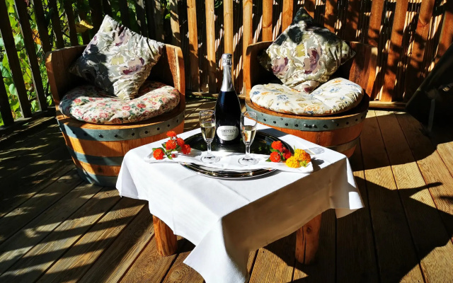 Beautiful tent lodge in Massignano with private terrace