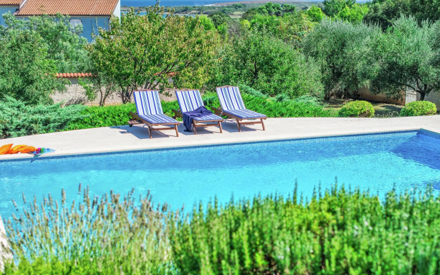 Spacious Detached Villa with Pool near Pula with sea View